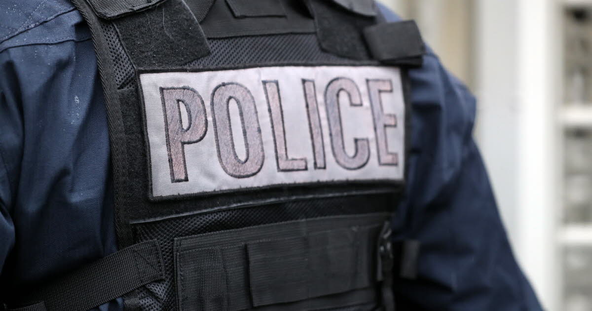 des policiers soupçonnés d'avoir renseigné des dealers