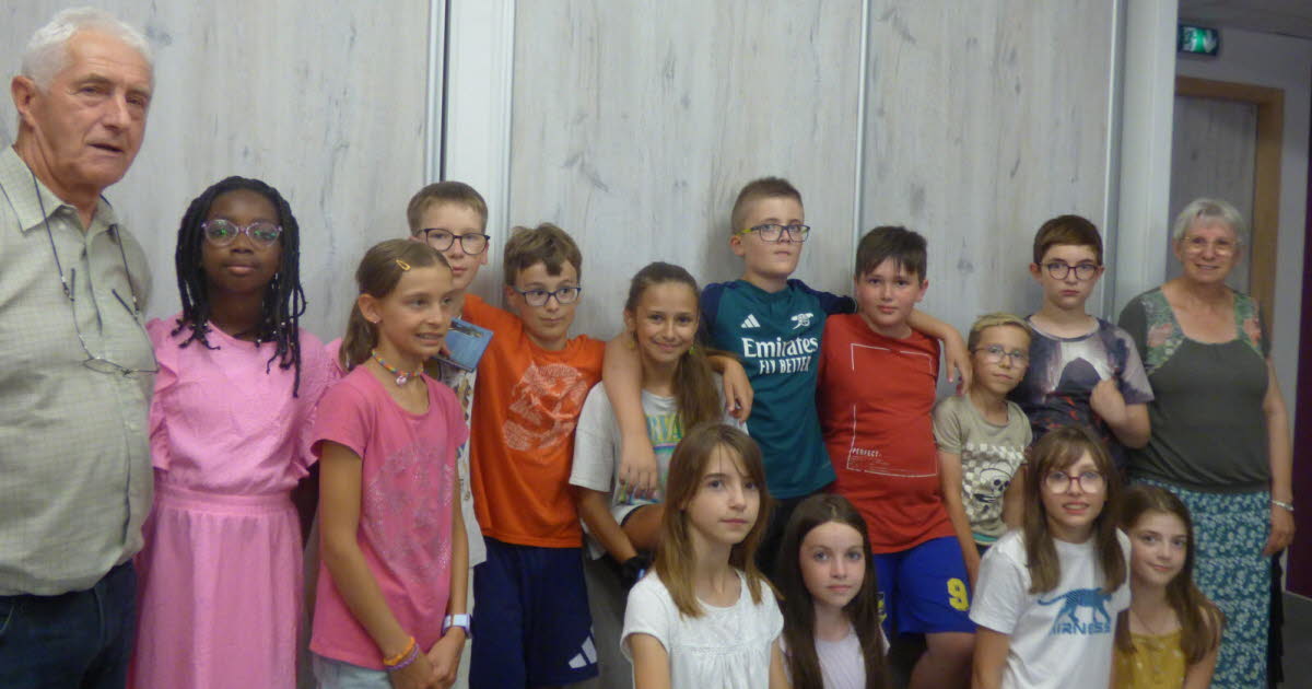 Haréville. Un livre et un bon d’achat remis aux futurs collégiens