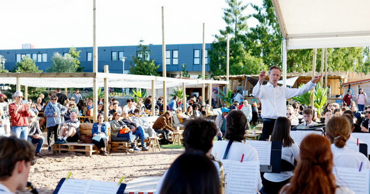Concert classique en plein air En survolant les années folles