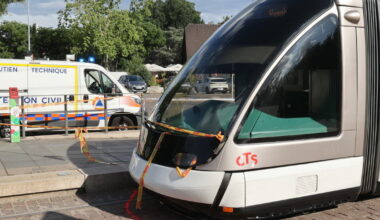 une des piétonnes heurtées par le tram est décédée