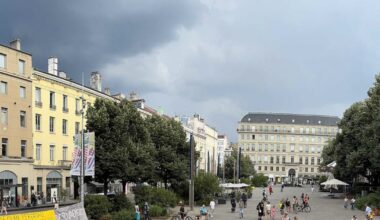 le Comité défaite de retour devant la mairie