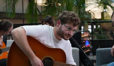 Vous voulez apprendre à jouer de la guitare ? À Rouen, Dorian propose des cours collectifs