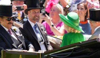 Le prince William sans Kate dans la calèche du couple royal à Ascot