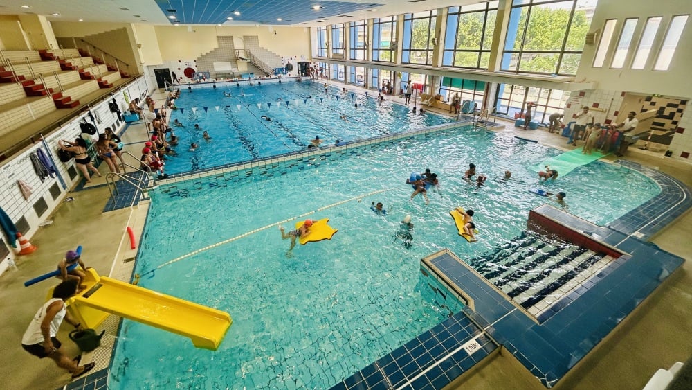 À Marseille, des piscines gratuites comme refuge contre la canicule