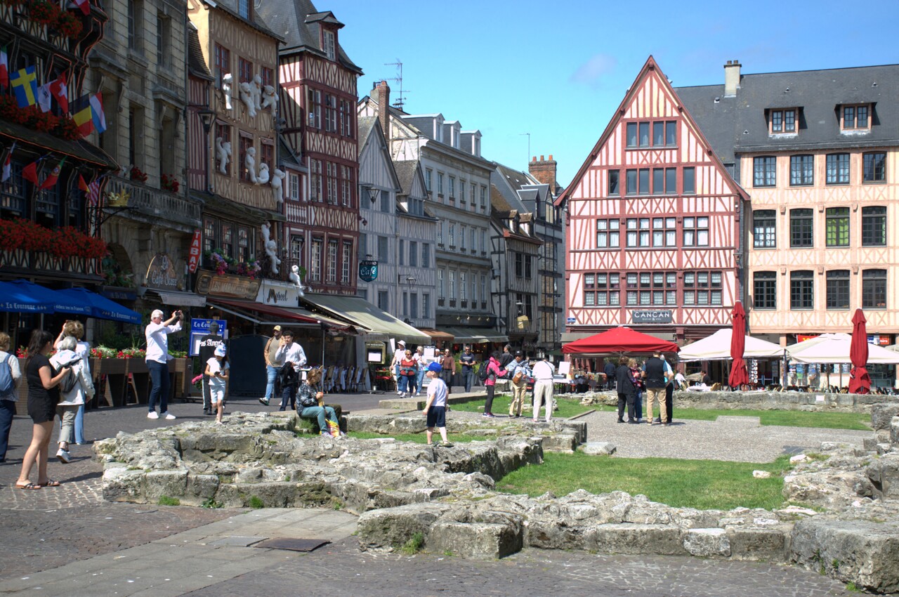 Un restaurant de la place du Vieux-Marché, à Rouen, ferme ses portes du jour au lendemain