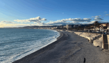 Nice. Un homme se noie sur la promenade des Anglais, la victime meurt à l'hôpital
