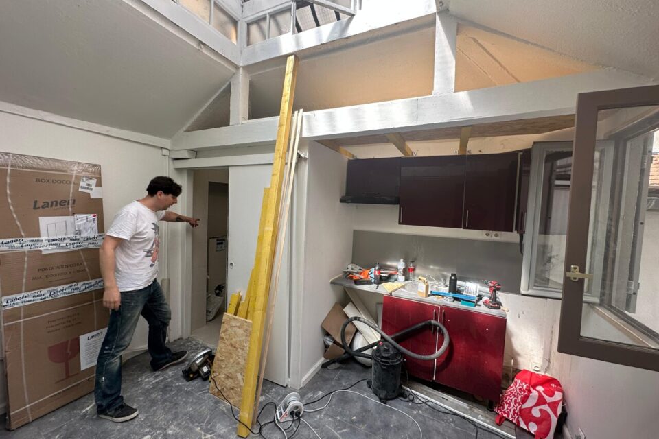 L'intérieur de la plus petite maison de Lyon est en plein travaux.