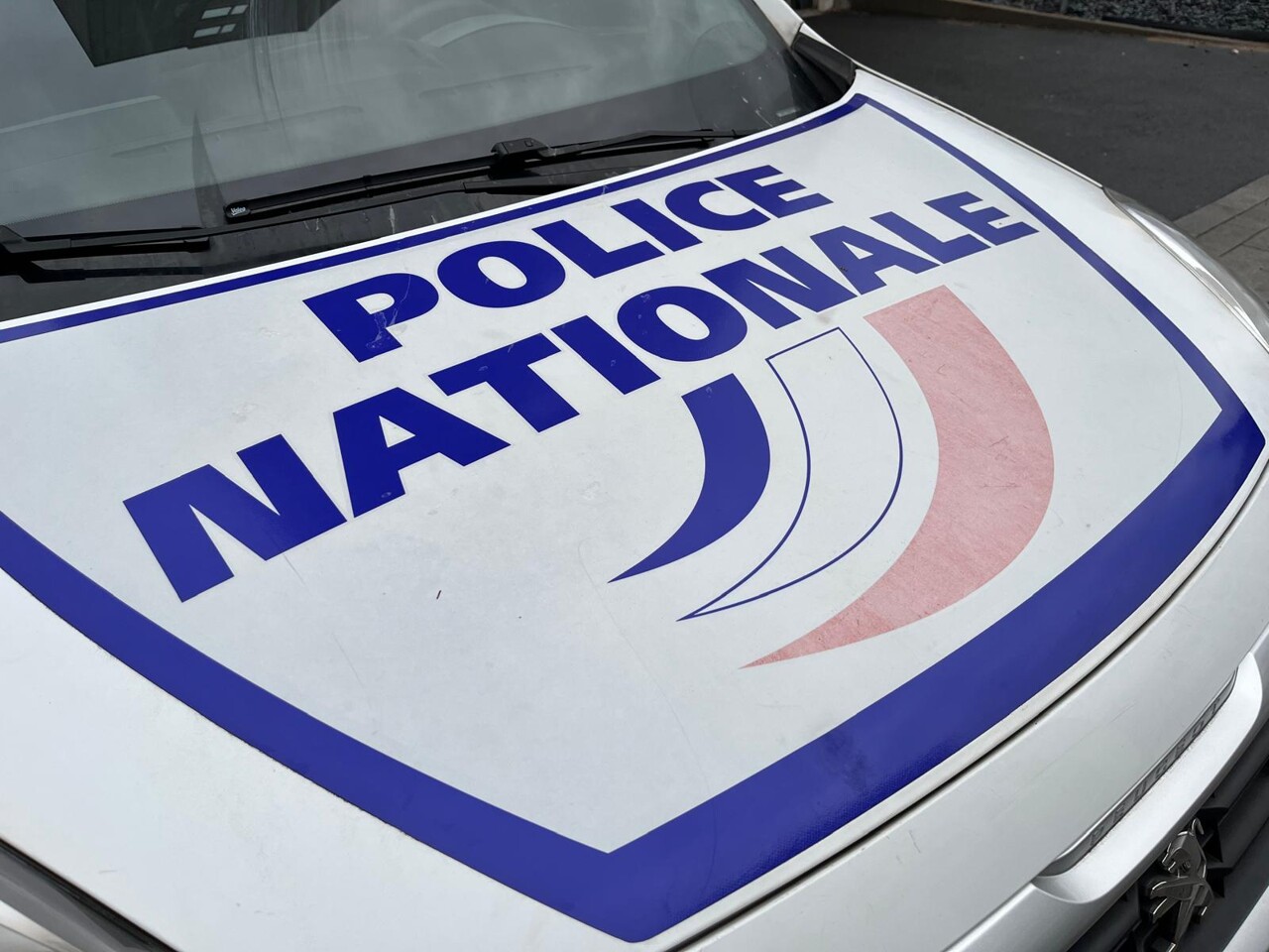 Lyon. Le conducteur d'une Clio sème la panique à contre-sens et termine dans un lieu improbable