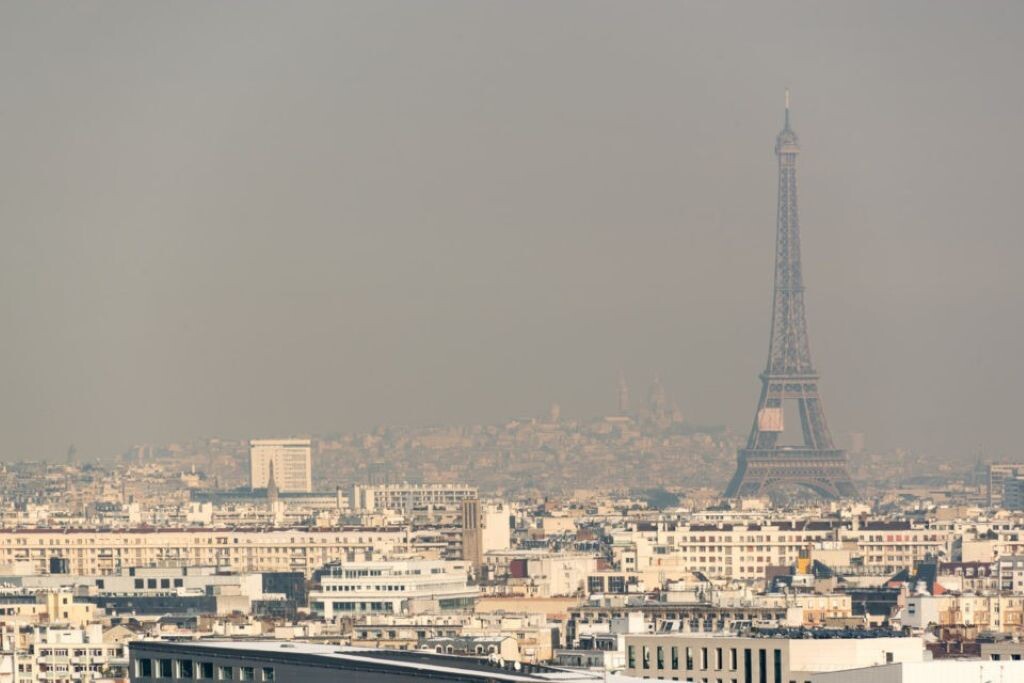 le risque de pollution élevé vendredi, les automobilistes invités à limiter leurs déplacements