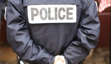 deux individus agressent un quinquagénaire, un cutter brandi pour dérober sa sacoche Lacoste