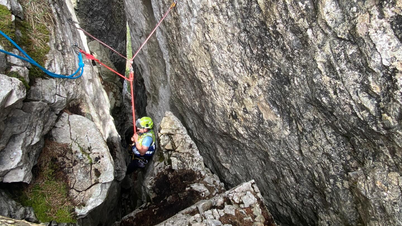 un spéléologue de 25 ans sauvé in extremis de la grotte du Guiers-Mort