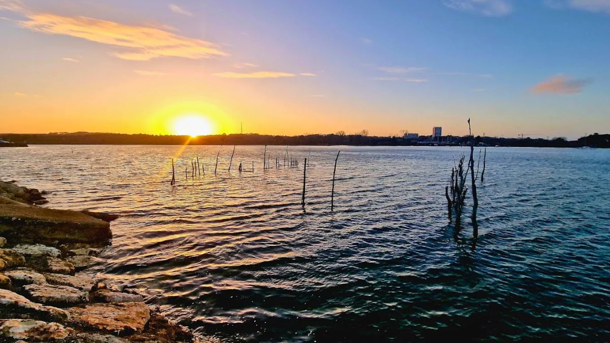 Les Prés Salés à marée haute lorsque l'eau submerge le lieu - Jean N.