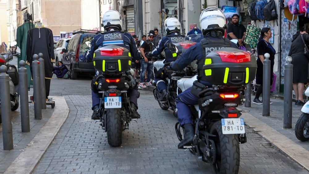 pour fêter sa libération conditionnelle, un homme commet un cambriolage et part acheter du crack