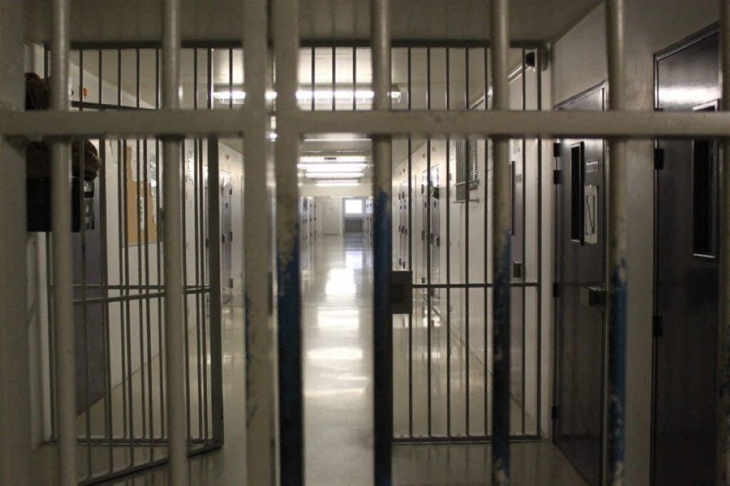 un détenu de la prison de l'Elsau meurt dans l'incendie de sa cellule, une enquête ouverte
