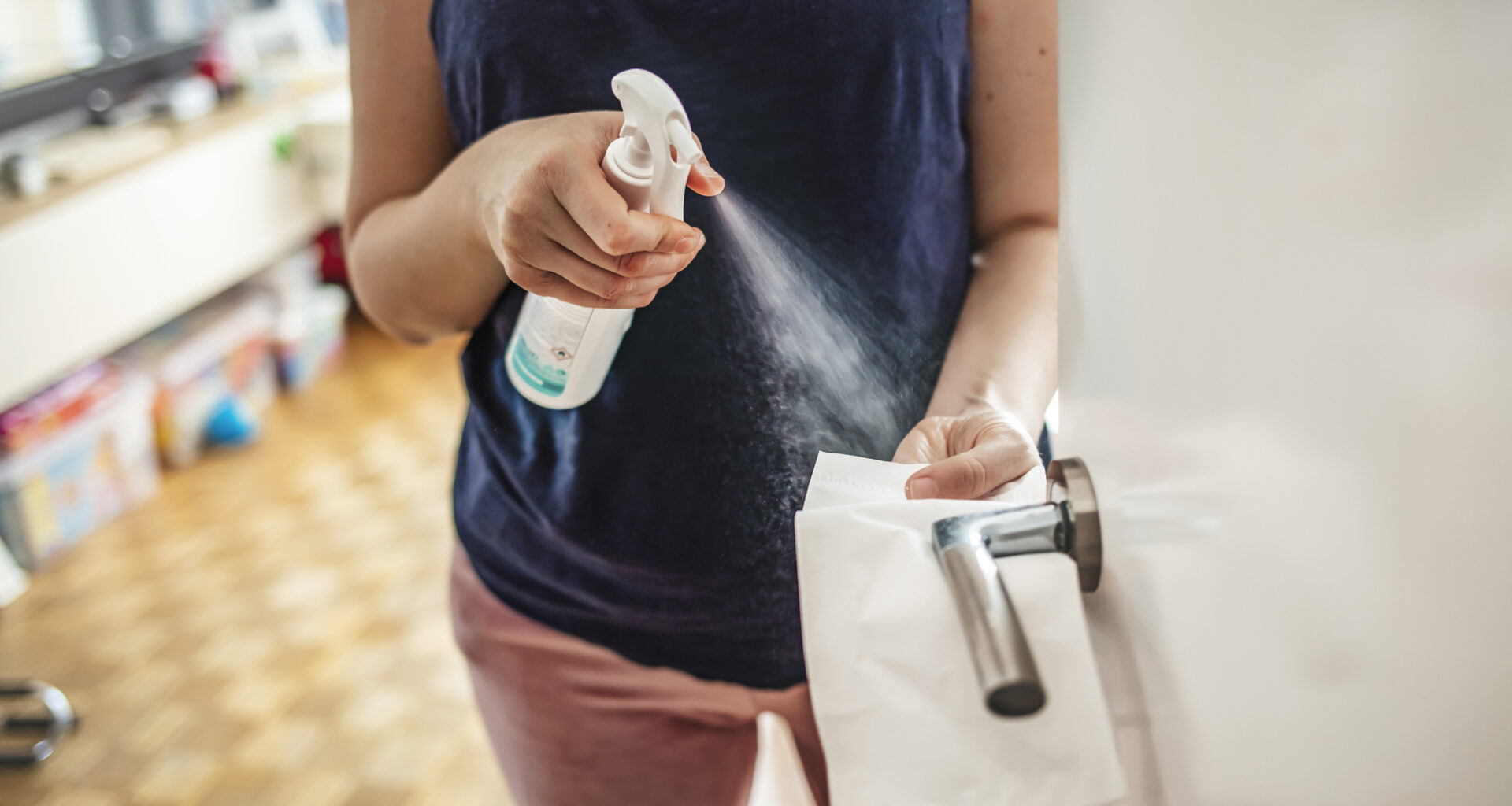 produits ménager spray lingettes attention