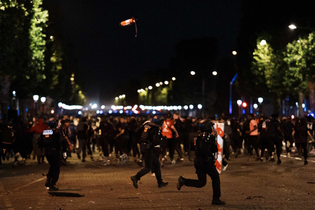 Deux morts, des piétons fauchés, 560 interpellations… après la victoire du PSG, une nuit de tension en France