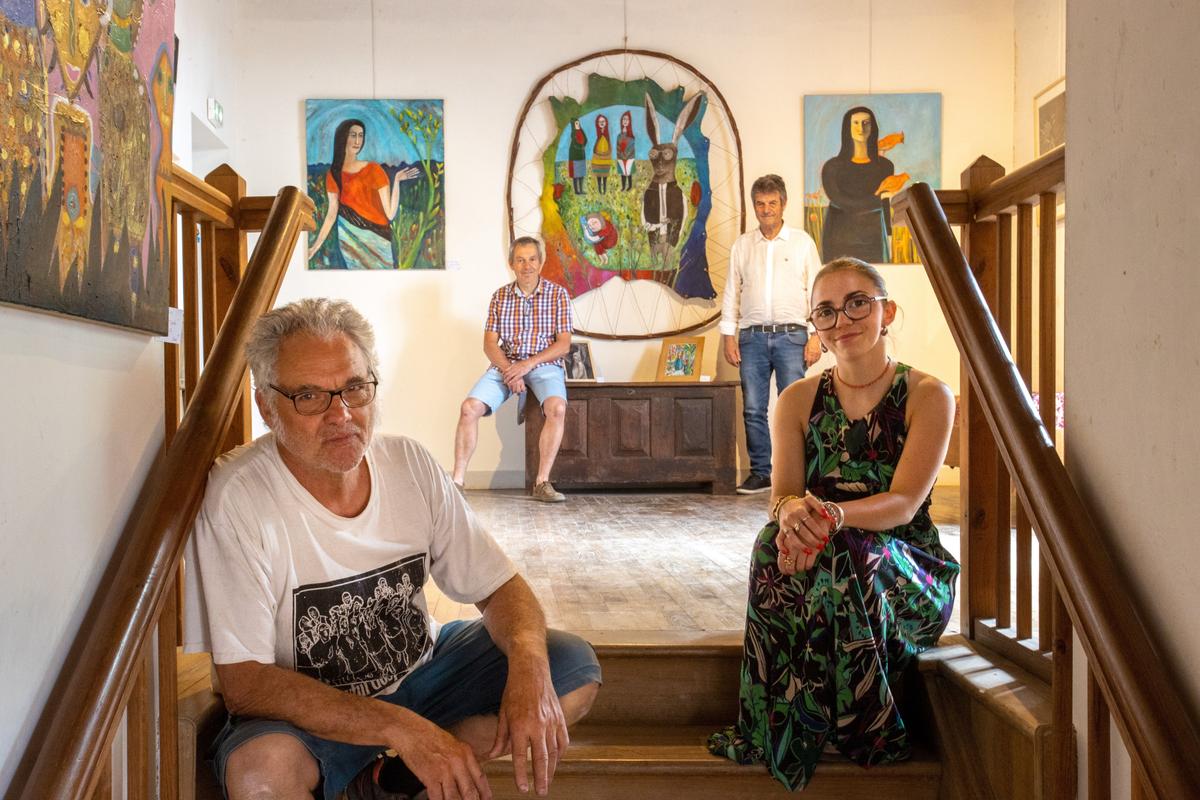 « On est très loin de l’art contemporain commercial »: Les arts singuliers Pluri’Elles investissent la maison du patrimoine de Tusson