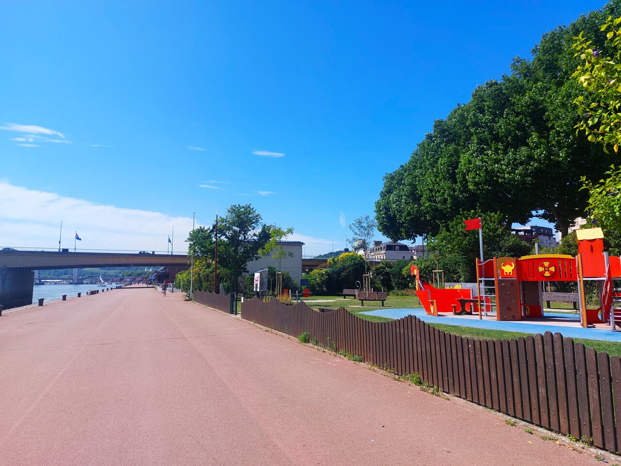 Des travaux sur les quais à Rouen en vue d'aménager un terminal de livraison de colis à vélo
