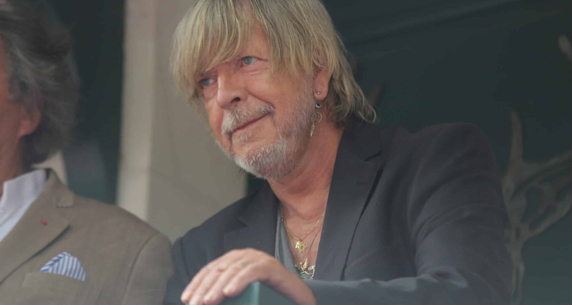 Renaud fait une apparition surprise sur M6 au concert Stars 80 vs Stars 90 de Lille