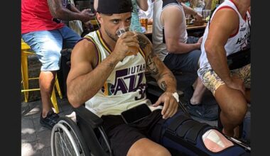 INSOLITE. À peine opéré, Romain Ntamack poursuit les festivités de Toulouse... en fauteuil roulant