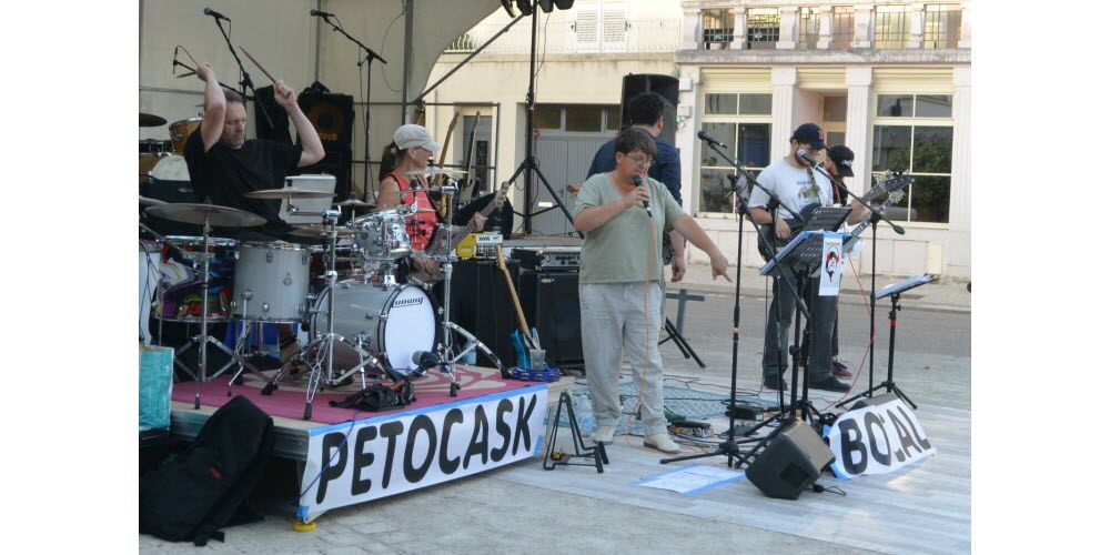 Rosières-aux-Salines. Le groupe Petocask, de purs Rosiérois, a animé le début de soirée sur des cadences plutôt rock bien connues.