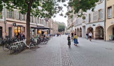 un homme entre la vie et la mort après avoir été poignardé rue des Grandes-Arcades