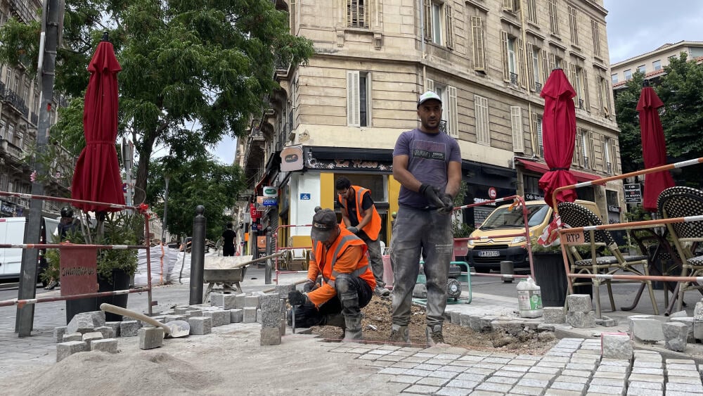 cuisiniers, agents d’entretien, ouvriers… "à Marseille, on se retrouve vite à bosser sous 47°C"