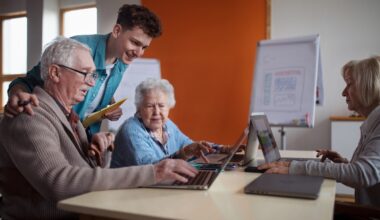 Les seniors de Toulouse peuvent se faire accompagner pour maîtriser leur outil informatique.