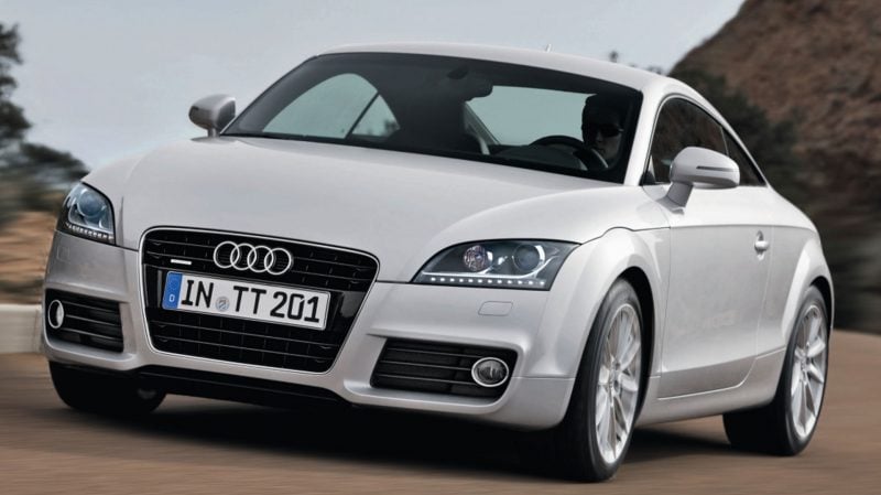 Sous le kt carrosserie, c'est bel et bien une Audi TT de ce type qui est cachée.