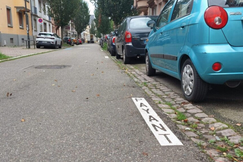 Le 1er juin 2024, le quartier du Neudorf à Strasbourg est passé au stationnement payant, une mesure prise dans le cadre de la grande réforme du stationnement initiée par la majorité écologiste