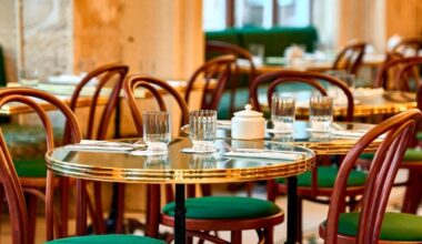 le restaurant de ce pâtissier star, idéalement placé, est un petit bijou au coeur de la capitale