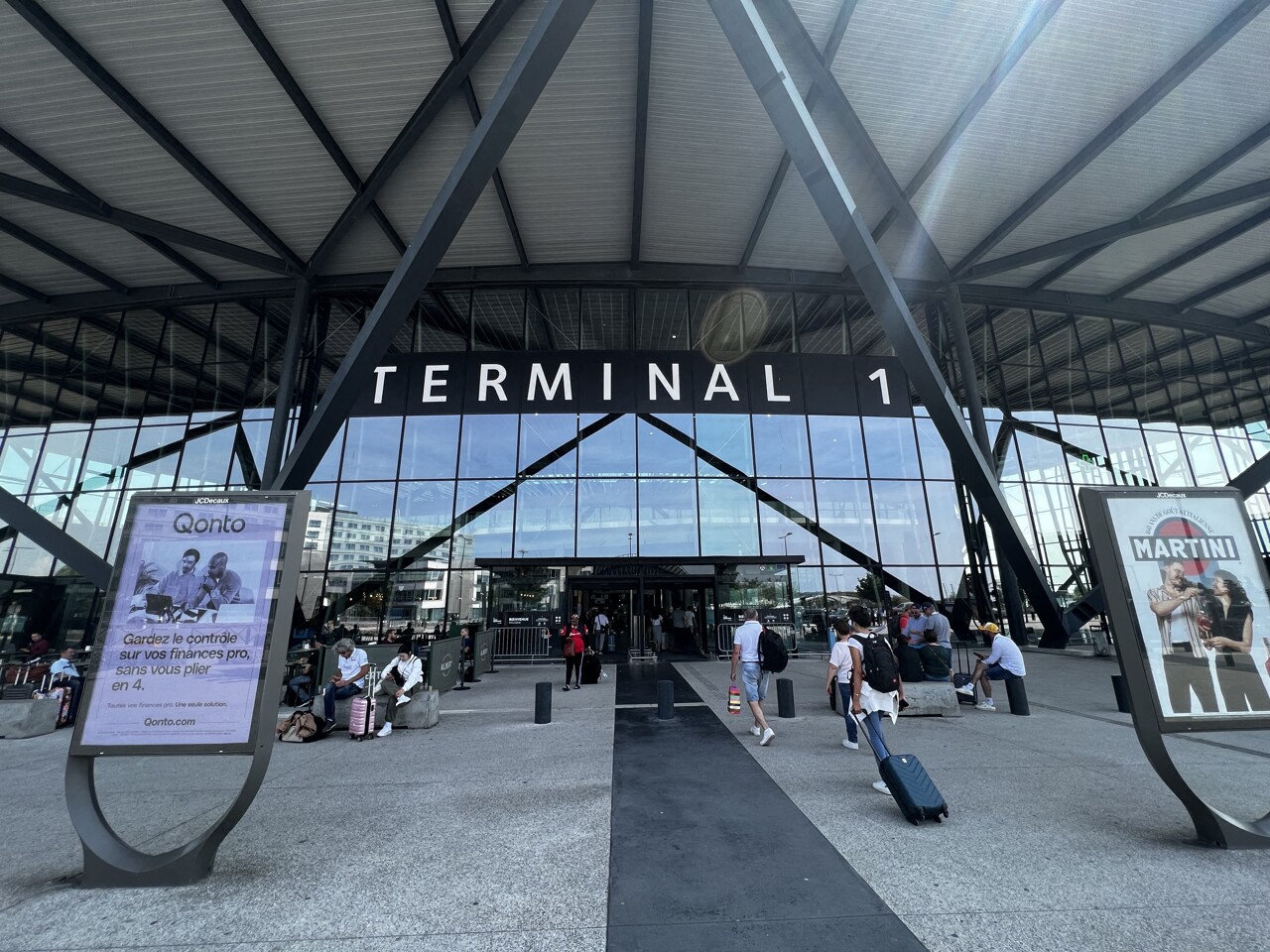 Voici les conseils et astuces pour bien préparer son voyage au départ de l'aéroport de Lyon