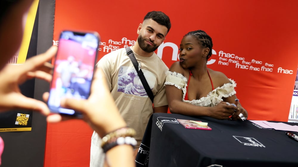 Theodora, nouvelle sensation francophone du hip-hop, a rencontré ses fans avant son concert à Marseille en août