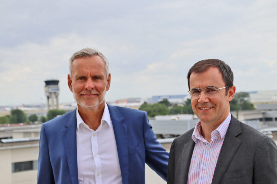 Thierry Racaud et Philippe Crébassa, respectivement PDG d'Airbus Protect et président du directoire de l'aéroport Toulouse-Blagnac