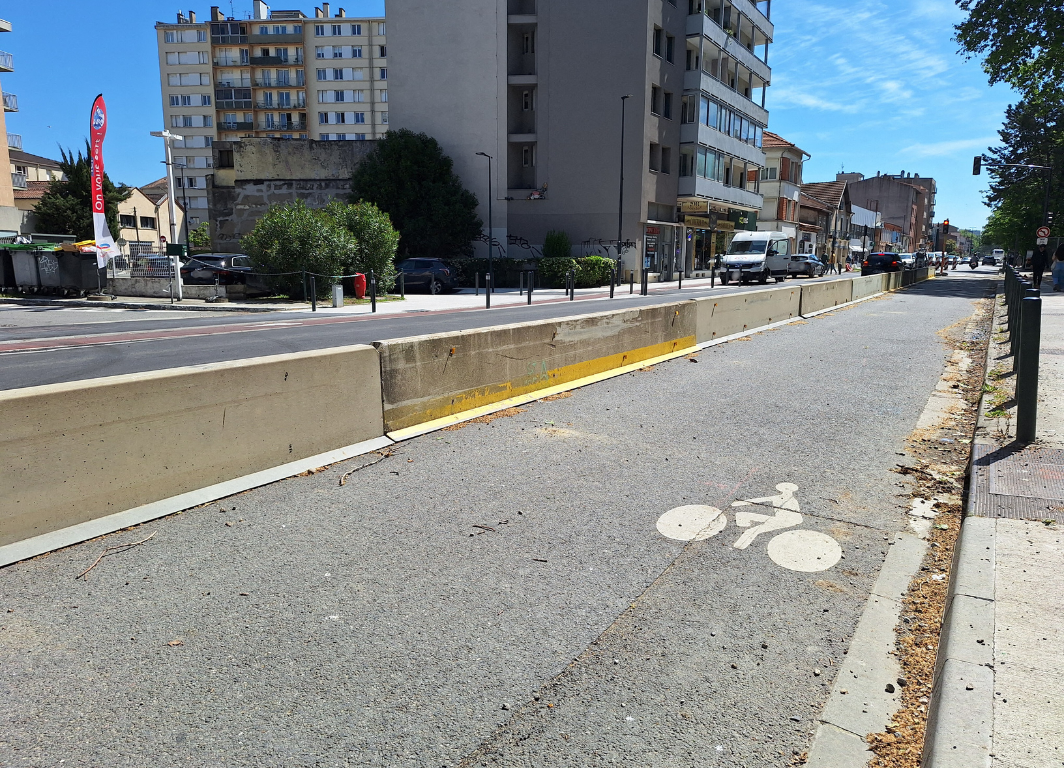 Saint-Etienne. Une grande piste cyclable le long du tram STAS va relier cette place