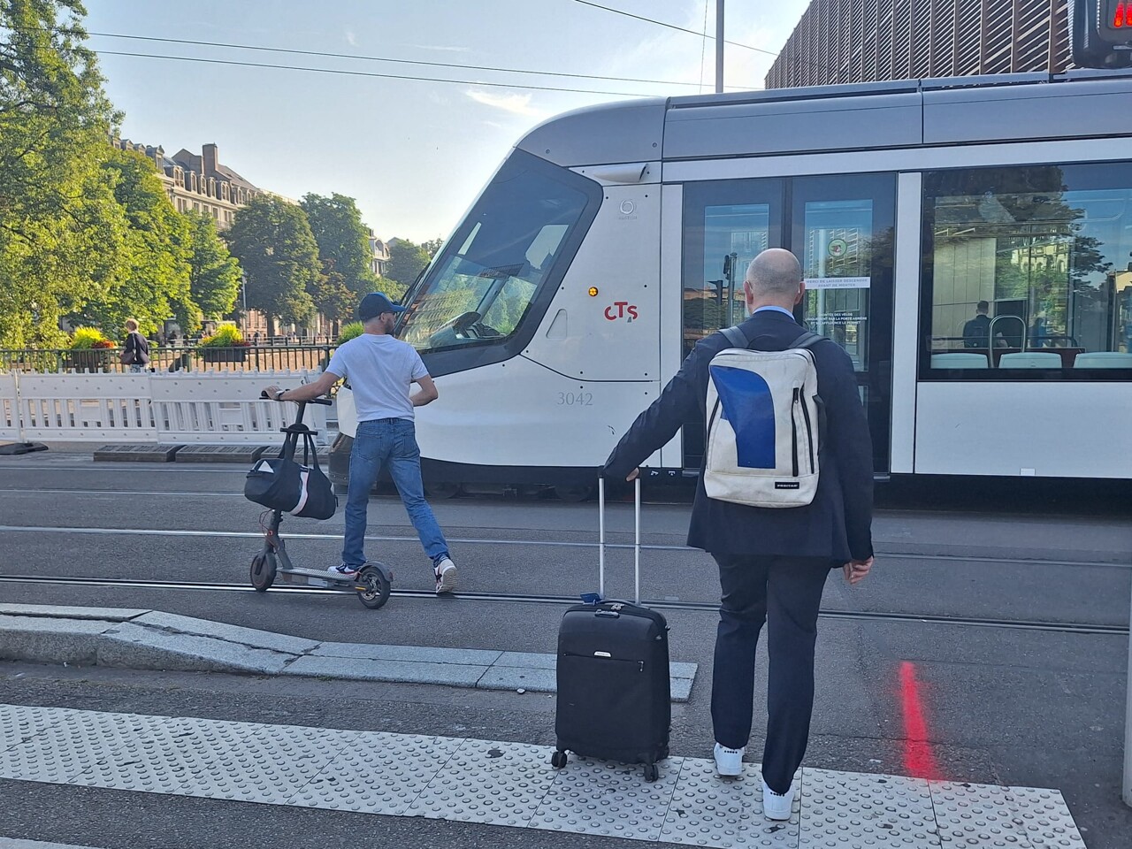 voici pourquoi les trams s'arrêtent de nouveau sur le pont de Paris