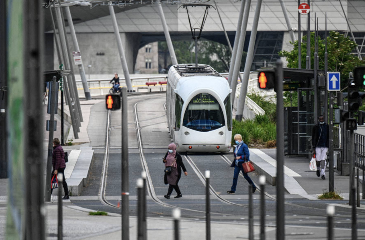 TCL à Lyon. Un voyageur au comportement inadmissible arrêté dans le tramway