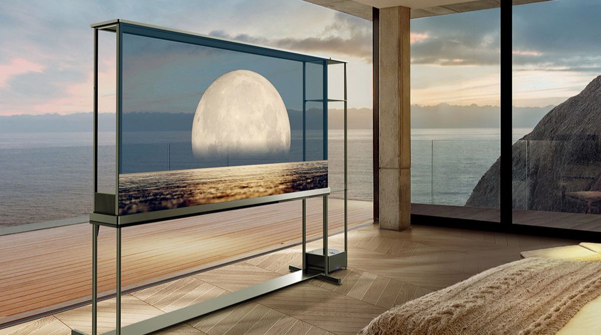 TV LG OLED77T dans un hôtel face à la mer