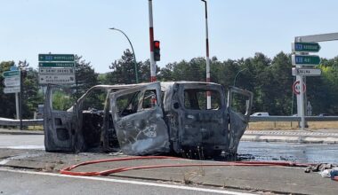 A deux pas du périphérique de Toulouse, un fourgon en feu engendre des bouchons