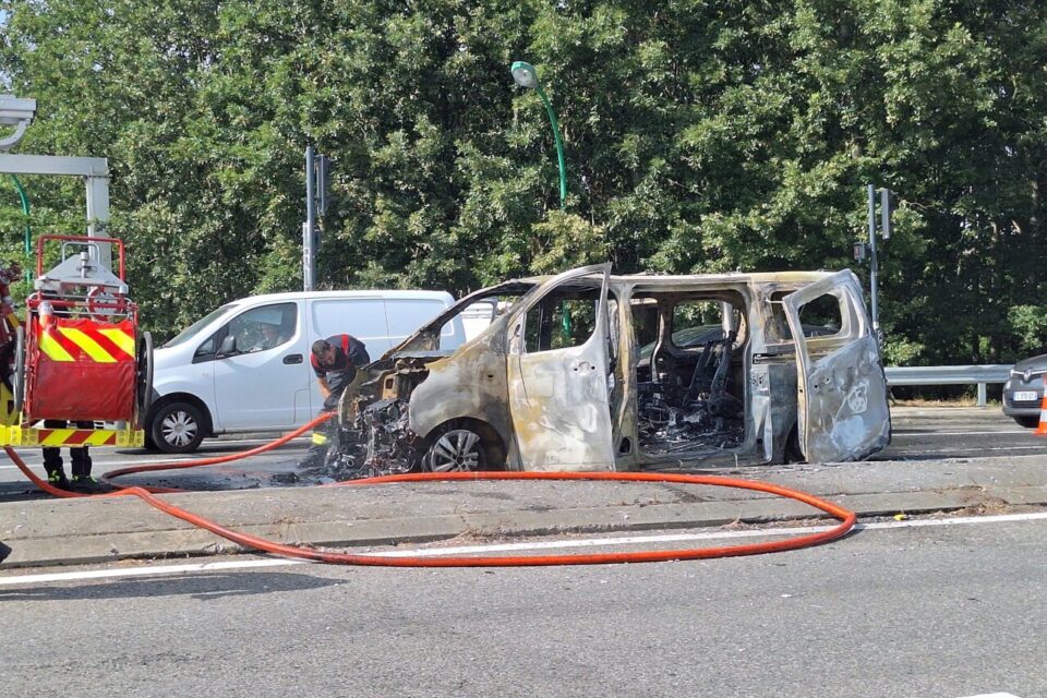 Les pompiers sont sur place depuis 16h30 environ.