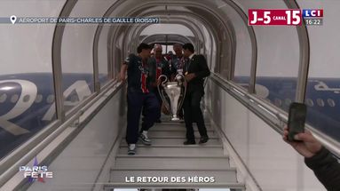 Victoire du PSG : la sortie de l'avion des champions