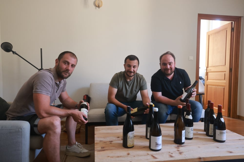 À Bastia en Haute-Corse, trois entrepreneurs lancent la boutique en ligne Winenex, le "Vinted du vin"
