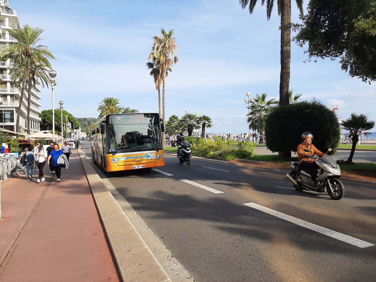 Près de Nice. Un conducteur de bus violemment agressé : "En état de choc"
