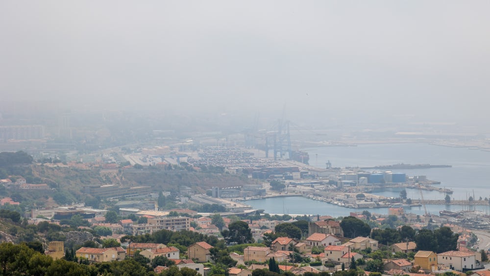 la hausse des températures a plongé Marseille dans le brouillard des entrées maritimes