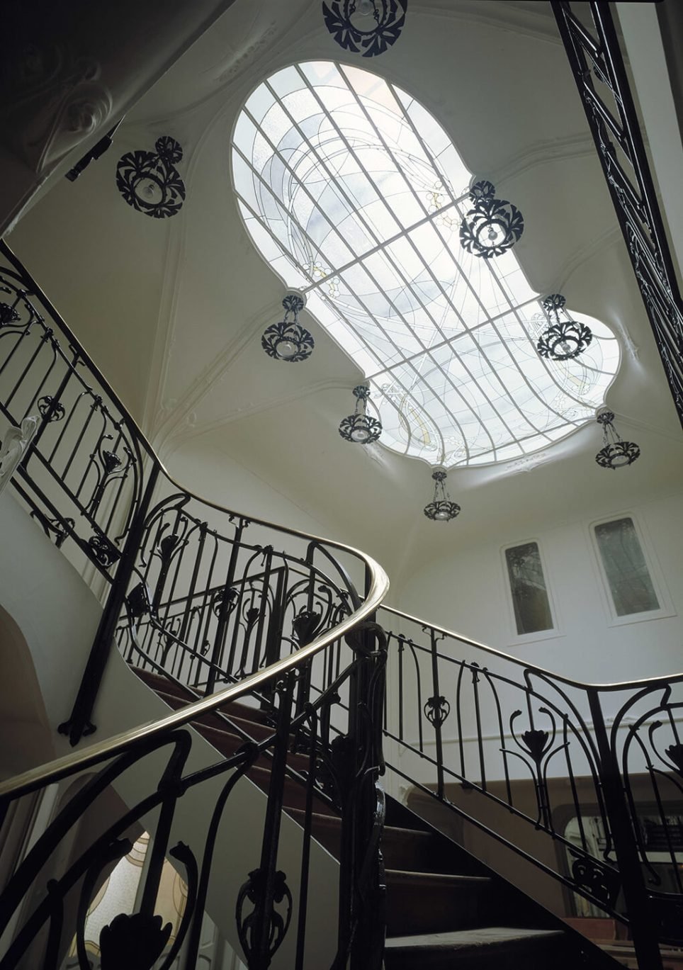 La verrière de l’hôtel Mezzara vue depuis l’escalier