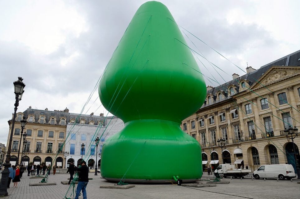 Paul McCarthy, « Tree » sur la place Vendôme à Paris