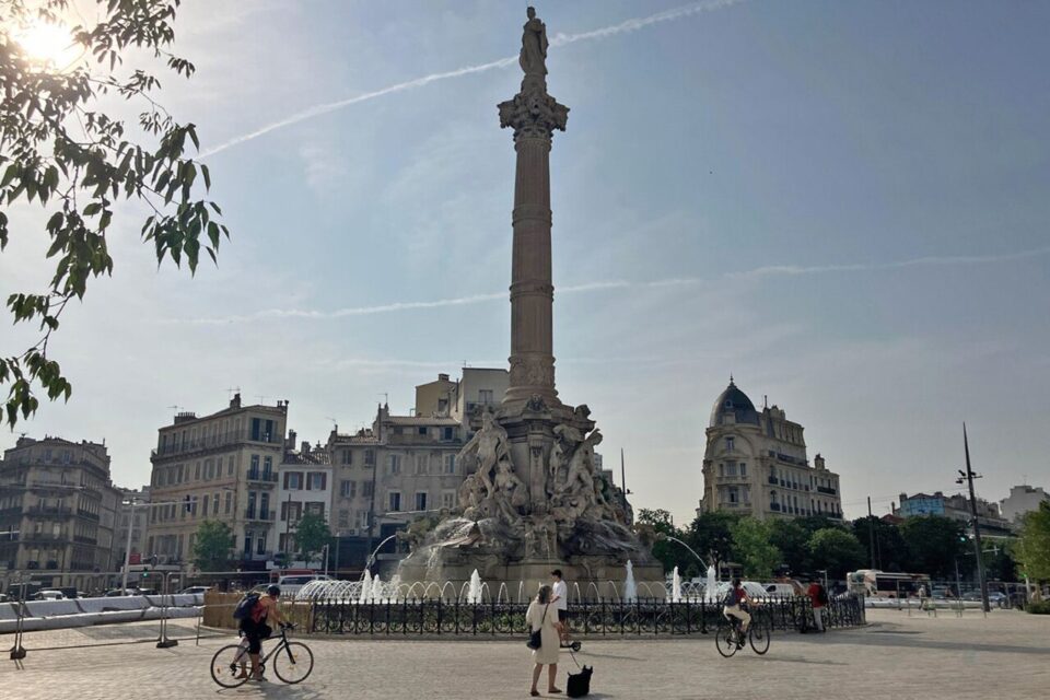 Piétons et vélos peuvent dorénavant flâner sur les pavés en toute sécurité.