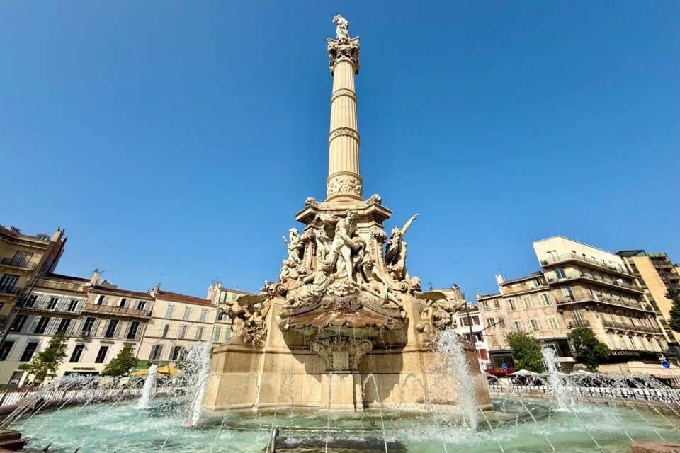 La fontaine Cantini, 
a de nouveau de l'eau dans grand bassin pour la première fois depuis 2011