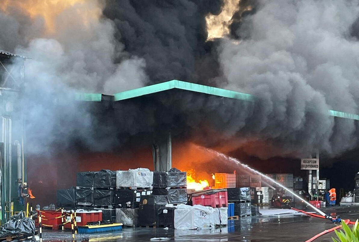 Près de Marseille. Violent incendie dans cette usine Seveso de déchets dangereux, des habitants confinés