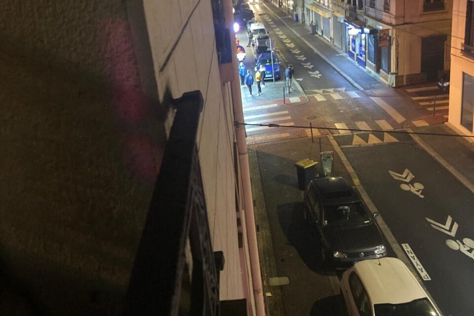 Les épiceries ouvertes la nuit et les bruits dans la rue deviennent invivables pour les riverains.